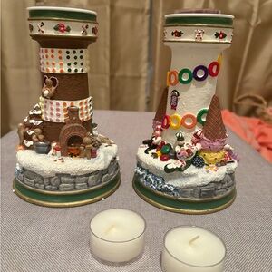 Danbury Mint Brown and White Holiday Decor Lighthouses